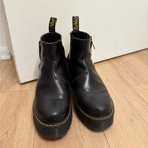 Dr.Martens SMOOTH LEATHER PLATFORM CHELSEA BOOTS - Picture 4 of 6
